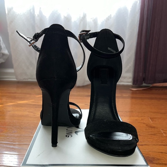🚨SOLD🚨Black 6-inch Heels - Picture 2 of 3